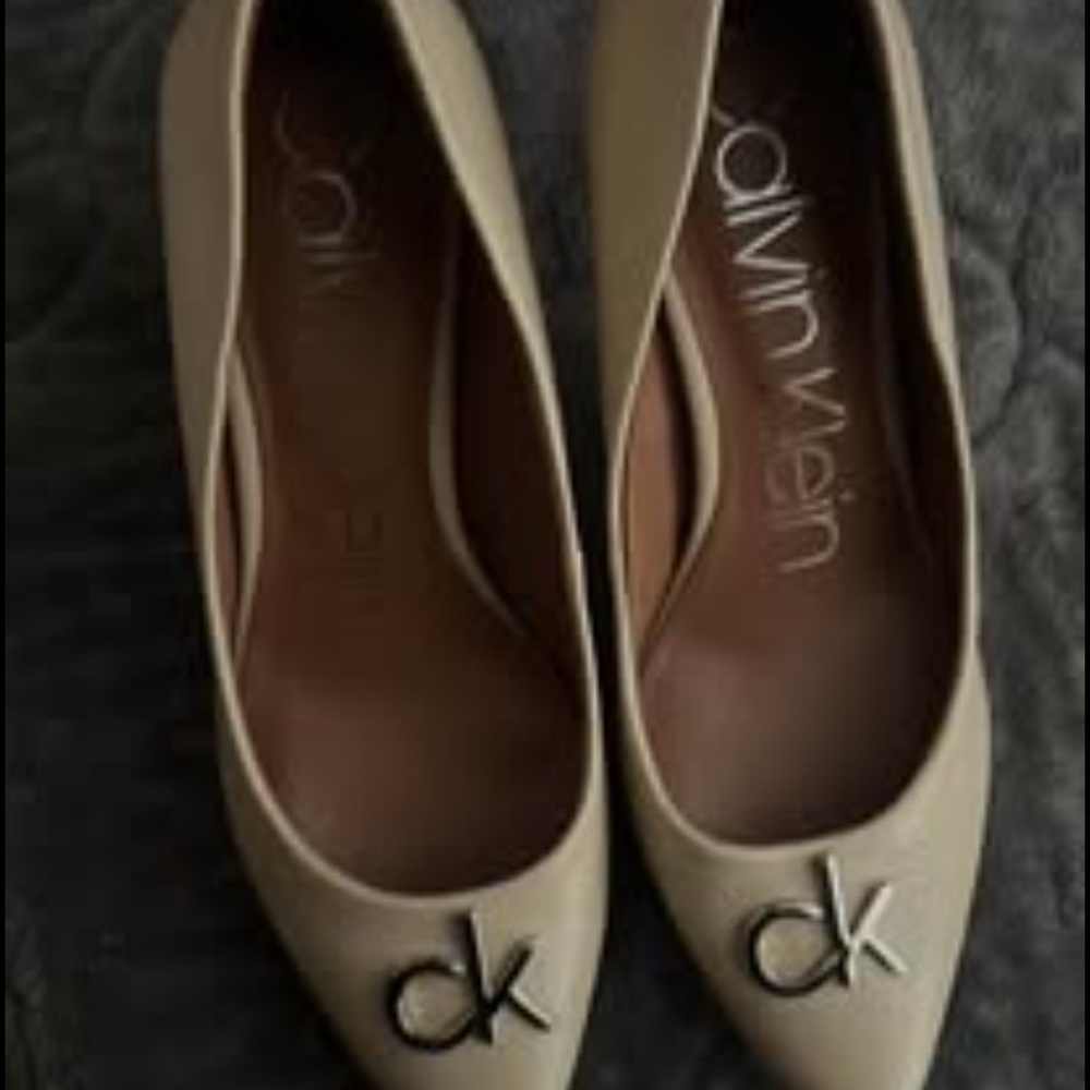 Calvin Klein Women's Cream Flats with Logo
